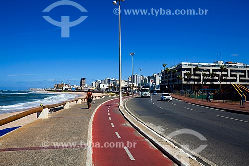  Subject: Bike path and sidewalk at Otavio Mangabeira Avenue / Place: Pituba neighborhood - Salvador city - Bahia state (BA) - Brazil / Date: 07/2011 