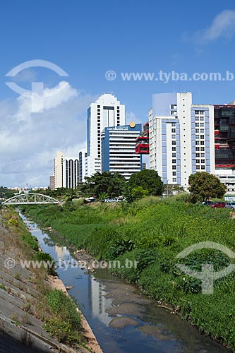  Subject: Camurujipe River polluted with modern buildings of Tancredo Neves Avenue in the background / Place: Caminho das Arvores neighborhood - Salvador city - Bahia state (BA) - Brazil / Date: 07/2011 