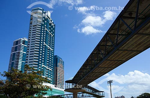  Subject: Footbridge and buildings on Tancredo Neves Avenue / Place: Caminho das Arvores neighborhood - Salvador city - Bahia state (BA) - Brazil / Date: 07/2011 