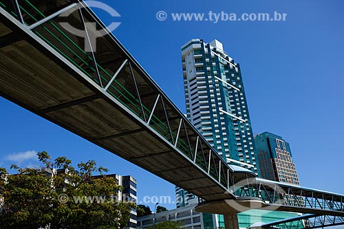  Subject: Footbridge and buildings on Tancredo Neves Avenue / Place: Caminho das Arvores neighborhood - Salvador city - Bahia state (BA) - Brazil / Date: 07/2011 
