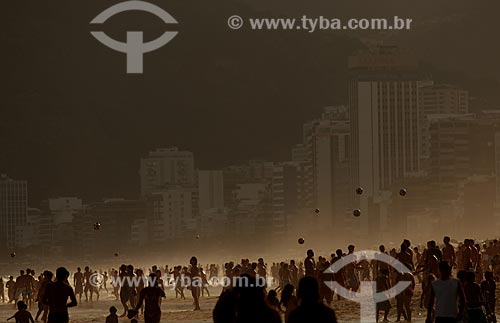  Subject: Bathers at Ipanema Beach / Place: Ipanema neighborhood - Rio de Janeiro city - Rio de Janeiro state (RJ) - Brazil / Date: 04/2006 