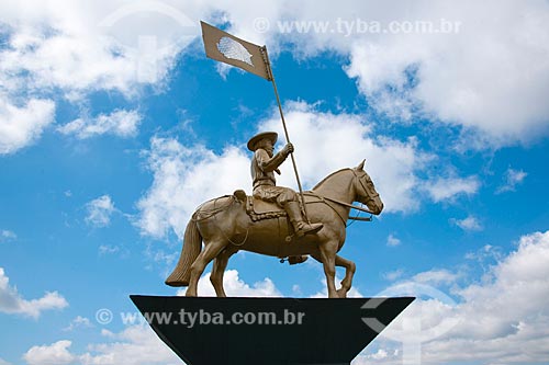  Subject: Homage to the Knights of Mercosur 4 th cavalcade to Chile - Square of the Knights of the Mercosur / Place: Passo Fundo city - Rio Grande do Sul state (RS) - Brazil / Date: 04/2011  