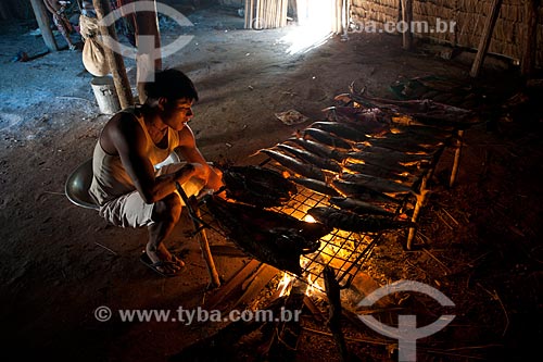  Subject: Fish being grilled inside the hut / Place: Querencia city - Mato Grosso state (MT) - Brazil / Date: 07/2011 