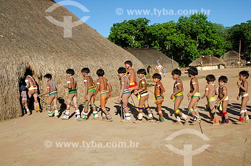  Subject: Childrens Kalapalo in Aiha Village if preparing for Jawari / Place: Querencia city - Mato Grosso state (MT) - Brazil / Date: 07/2011 