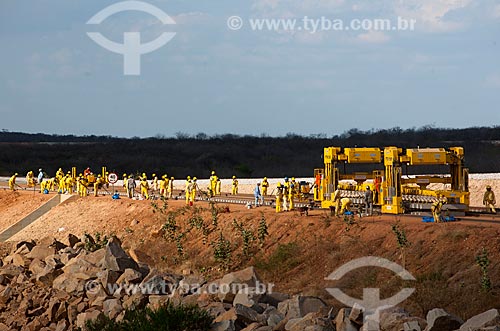  Subject: Transportation equipment and placing sleepers of the Railroad Transnordestina - TLSA - Transnordestina Logística S/A / Place: Salgueiro city - Pernambuco state (PE) - Brazil / Date: 10/2011 