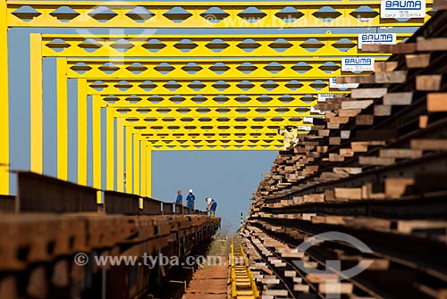  Subject: Courtyard of rails to build a railway Transnordestina - TLSA - Transnordestina Logística S/A / Place: Salgueiro city - Pernambuco state (PE) - Brazil / Date: 10/2011 