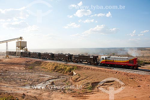  Subject: Train loaded with crushed stone for the construction of the railway line Transnordestina / Place: Salgueiro city - Pernambuco state (PE) - Brazil / Date: 10/2011 