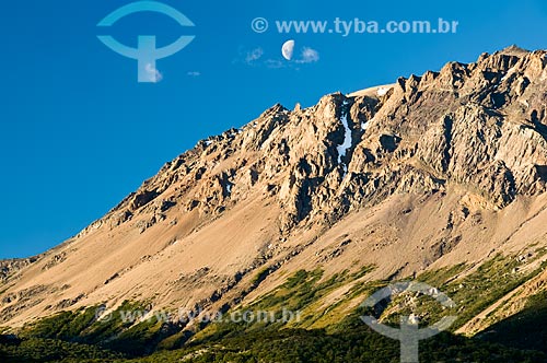  Subject: Los Glaciares National Park - Just before sunset with the moon appearing over the mountain near the city of El Chalten. / Place: Santa Cruz Province - Argentina - South America / Date: 02/2010 