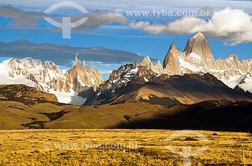  Subject: View of Mount Fitz Roy and Mount Torre at dawn / Place: El Chalten city - Santa Cruz Province - Argentina - South America / Date: 02/2010 