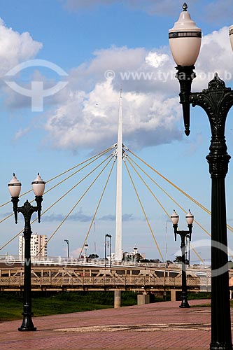  Subject: Illumination posts on Gameleira Sidewalk with Governador Joaquim Macedo cable-stayed footbridge  in the background / Place: Rio Branco city - Acre state (AC) - Brazil / Date: 11/2011 