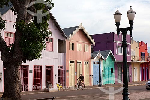  Subject: Gameleira Sidewalk with houses in the background / Place: Rio Branco city - Acre state (AC) - Brazil / Date: 11/2011 