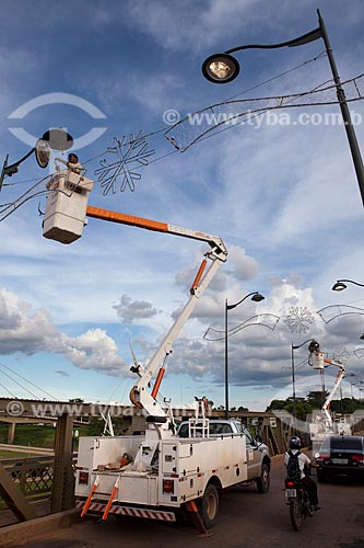  Subject: Maintenance of public lighting poles / Place: Rio Branco city - Acre state (AC) - Brazil / Date: 11/2011 