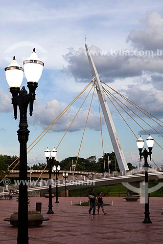  Subject: Illumination posts on Gameleira Sidewalk with Governador Joaquim Macedo cable-stayed footbridge  in the background / Place: Rio Branco city - Acre state (AC) - Brazil / Date: 11/2011 