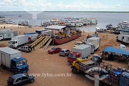  Subject: Moving trucks in the port of Manaus - Biggest drought registered / Place: Manaus city - Amazonas state (AM) - Brazil / Date: 11/2010 