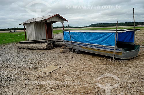  Subject: Floating house and boat - biggest drought registered / Place: Manaus city - Amazonas state (AM) - Brazil / Date: 11/2010 