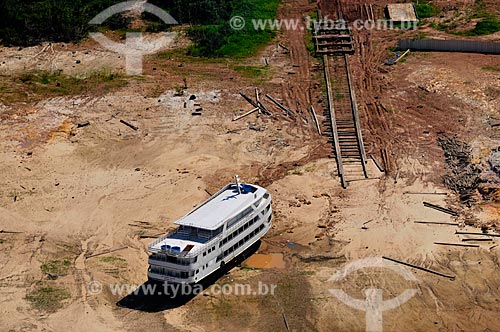  Subject: View of Boat stranded / Place: Iranduba city - Amazonas state (AM) - Brazil / Date: 11/2010 