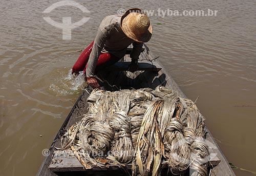  Subject: Transport of Jute in the Amazon River / Place: Manacapuru city - Amazonas state (AM) - Brazil / Date: 01/2012 