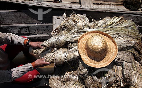  Subject: Jute and straw hat / Place: Manacapuru city - Amazonas state (AM) - Brazil / Date: 01/2012 