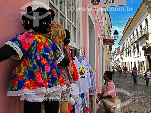  Subject: Tourist in store of Pelourinho / Place: Salvador city - Bahia state (BA) - Brazil / Date: 01/2012 