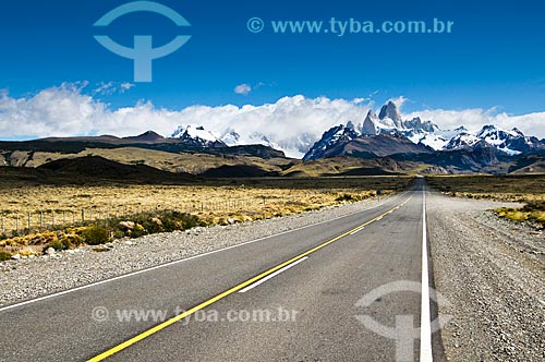  Subject: View from Road 23 in the background Mount Fitz Roy  / Place: El Chalten city - Santa Cruz Province - Argentina - South America / Date: 02/2010 