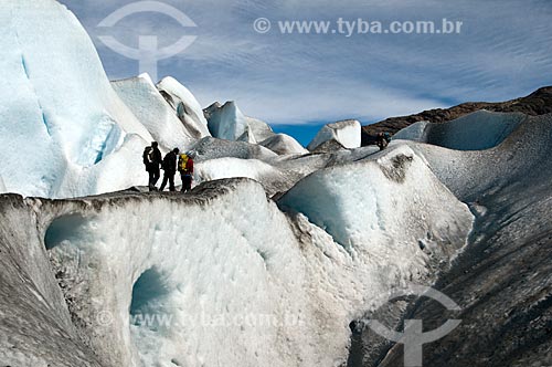  Subject: Mountaineers walking on Viedma Glacier / Place: El Chalten city - Santa Cruz Province - Argentina - South America / Date: 02/2010 