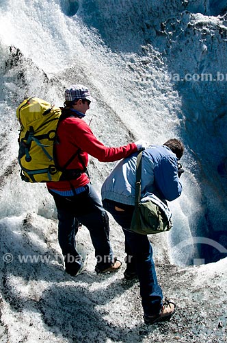  Subject: Mountaineers photographing slit Viedma Glacier / Place: El Chalten city - Santa Cruz Province - Argentina - South America / Date: 02/2010 