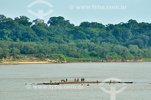  Subject: People in sandbank on Madeira River / Place: Sao Carlos do Jamari district - Porto Velho city - Rondonia state (RO) - Brazil / Date: 10/2010 