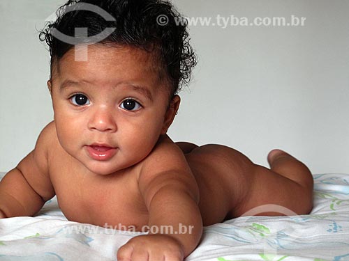  Subject: Baby lying in bed / Place: Rio de Janeiro city - Rio de Janeiro state (RJ) - Brazil / Date: 02/2012 