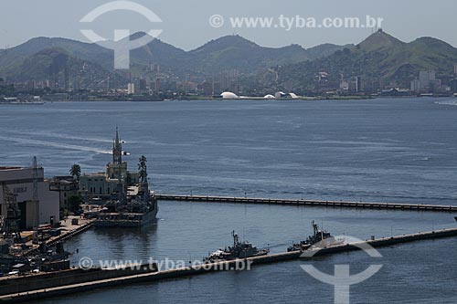  Subject: Navy armory (Arsenal da Marinha) and Ilha Fiscal with Niteroi city in the background / Place: City center - Rio de Janeiro city - Rio de Janeiro state (RJ) - Brazil / Date: 03/2011 
