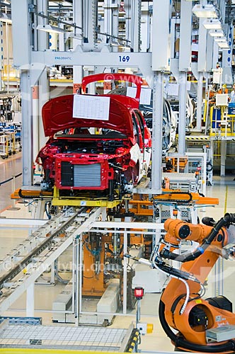  Subject: Robot in assembly line of Volkswagen automobiles / Place: Sao Bernardo do Campo city - Sao Paulo state (SP) - Brazil / Date: 07/2010 