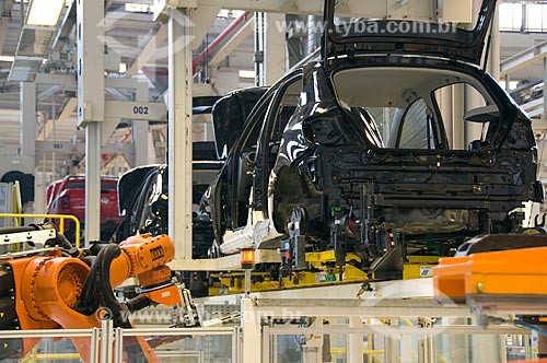  Subject: Robot in assembly line of Volkswagen automobiles / Place: Sao Bernardo do Campo city - Sao Paulo state (SP) - Brazil / Date: 07/2010 