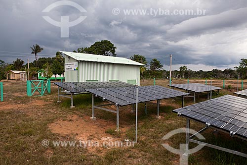 Subject: Mini photovoltaic plant on riverine community of Sobrado - Luz Para Todos Project / Place: Novo Airao city - Amazonas state (AM) - Brazil / Date: 10/2011 