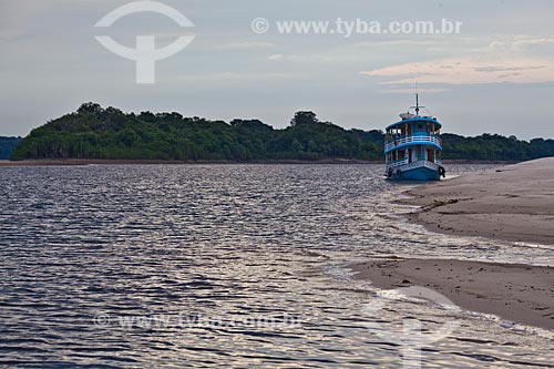  Subject: Boat on Negro River / Place: Amazonas state (AM) - Brazil / Date: 10/2011 