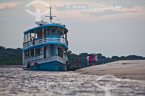  Subject: Boat on Negro River / Place: Amazonas state (AM) - Brazil / Date: 10/2011 