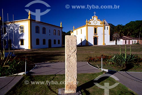  Discovery mark of Brazil in the foreground with Nossa Senhora da Pena Church on the right and City Hall - Old Chamber and Prison and current Discovery Museum on the left  - Porto Seguro city - Bahia state (BA) - Brazil