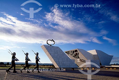  Subject: Soldiers marching in front of the Pantheon of the Fatherland and Liberty Tancredo Neves / Place: Brasilia city - Federal District (FD) - Brazil / Date: 04/2008 