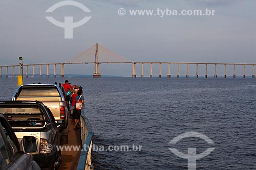  Subject: Ferry on Rio Negro for crossing between Manaus and Iranduba with Rio Negro Bridge in the background / Place: Manaus city - Amazonas state (AM) - Brazil / Date: 10/2011 