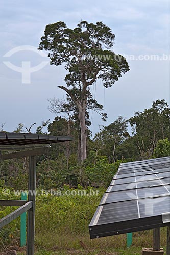  Subject: Mini photovoltaic plant on riverine community of Sobrado - Luz Para Todos Project / Place: Novo Airao city - Amazonas state (AM) - Brazil  / Date: 10/2011 