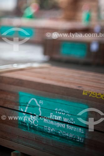 Subject: Wood with Forest Stewardship Council (FSC) certification stamp in the Precious Wood Amazon timber / Place: Itacoatiara city - Amazonas state (AM) - Brazil / Date: 10/2011 