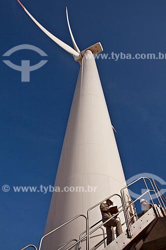  Subject: Workers making inspection in turbines of    Taiba Wind Farm - Bons Ventos Energy Generator Company / Place: Sao Goncalo do Amarante - Ceara (CE) - Brazil / Date: 10/2011 