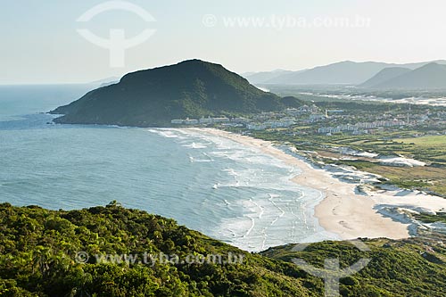  Subject: Santinho Beach viewed from the trail that leads to the top of Ingleses Hill / Place: Florianopolis city - Santa Catarina state (SC) - Brazil / Date: 01/2012 