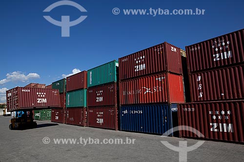  Subject: Containers in Santo Cristo Terminal - Portuary Zone of Rio de Janeiro / Place: Rio de Janeiro city - Rio de Janeiro state (RJ) - Brazil / Date: 01/2012 