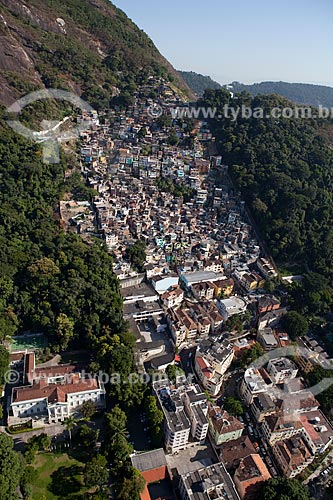  Subject: Aerial view of Dona Marta Hill and Santa Marta Slum with City Palace on the left - Mayor residence / Place: Botafogo neighborhood - Rio de Janeiro city - Rio de Janeiro state (RJ) - Brazil / Date: 03/2012 