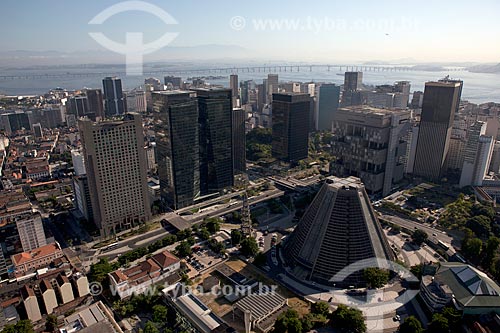  Subject: Aerial view of the center of Rio de Janeiro with Rio-Niteroi Bridge in the background / Place: City center - Rio de Janeiro city - Rio de Janeiro state  (RJ) - Brazil / Date: 03/2012 