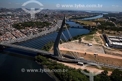  Subject: Aerial view of the Saber Bridge with Mare Slums Complex in the background / Place: Rio de Janeiro city - Rio de Janeiro state (RJ) - Brazil / Date: 03/2012 