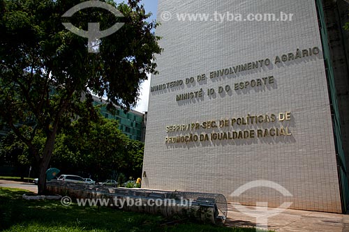  Subject: Esplanade of Ministries - Building of the Ministry of Sports, the Ministry of Agrarian Development and the Secretariat for Policies to Promote Racial Equality / Place: Brasilia city - Federal District (FD) - Brazil / Date: 11/2011 