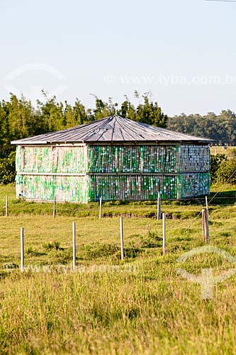  Subject: House made from recycled plastic bottles / Place: Mostardas city - Rio Grande do Sul state (RS) - Brazil / Date: 02/2012 