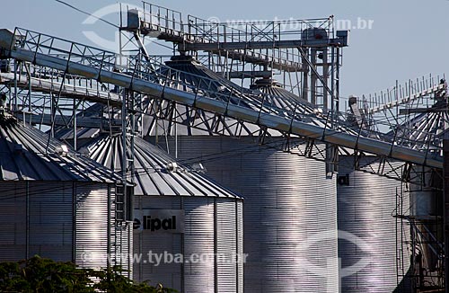  Subject: Elipal Silos on the banks of Highway RS-101 / Place: Palmares do Sul city - Rio Grande do Sul state (RS) - Brazil / Date: 02/2012 