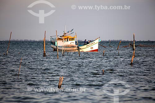  Subject: Fishing boat in the channel of access to the Patos Lagoon / Place: Sao Jose do Norte city - Rio Grande do Sul state (RS) - Brazil / Date: 02/2012 