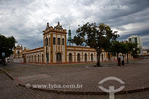  Subject: Public Market of Pelotas city in the background Clock tower and Iron Lighthouse / Place: Pelotas city - Rio Grande do Sul state (RS) - Brazil / Date: 02/2012 